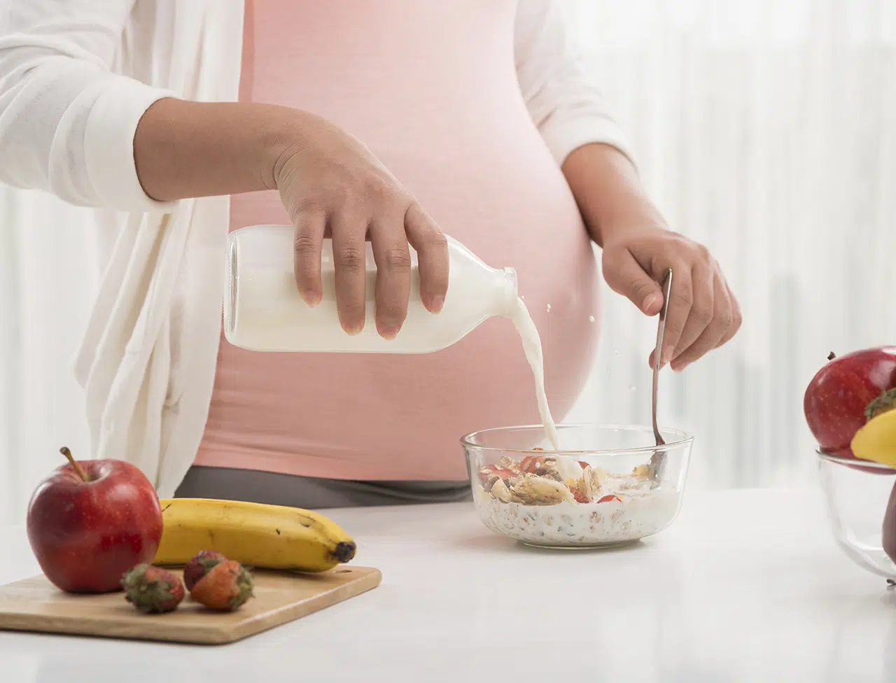 Préparation petit-déjeuner sain pour femmes enceintes