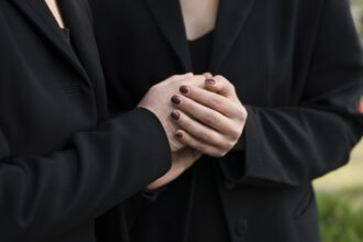 Assurance obsèques : comment anticiper les frais de funérailles sans peser sur ses proches ?